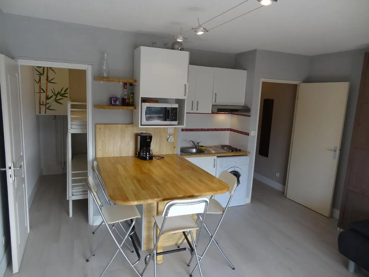 Studio Spacieux Proche Plage. Wi-Fi, Climatisation Bormes-les-Mimosas 0*,  France