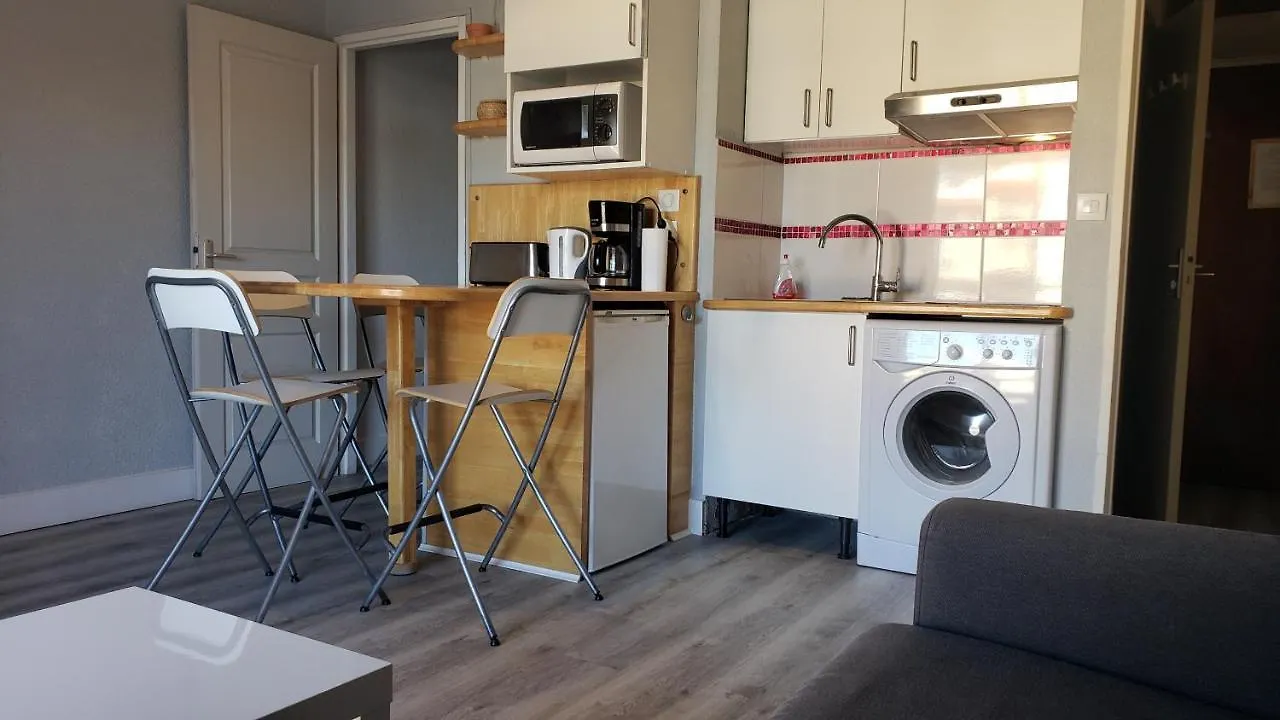 Studio Spacieux Proche Plage. Wi-Fi, Climatisation Bormes-les-Mimosas France