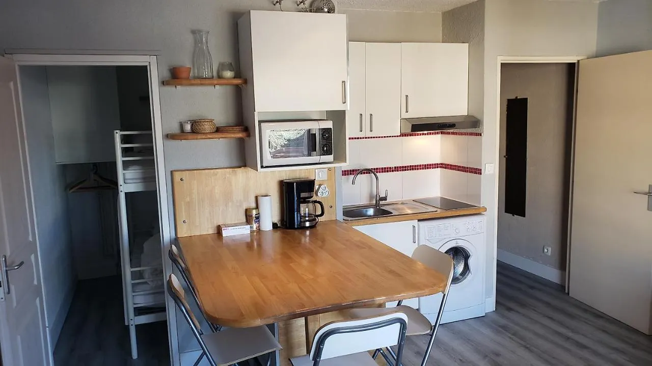 Studio Spacieux Proche Plage. Wi-Fi, Climatisation Bormes-les-Mimosas Apartment